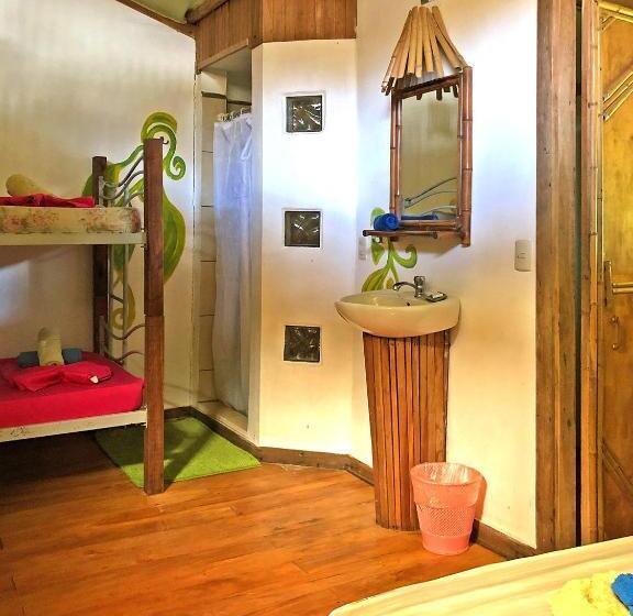اتاق خانوادگی, Cascada Verde Hostel
