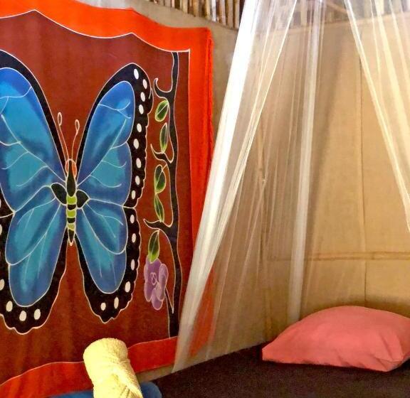 اتاق استاندارد با سرویس بهداشتی مشترک, Cascada Verde Hostel