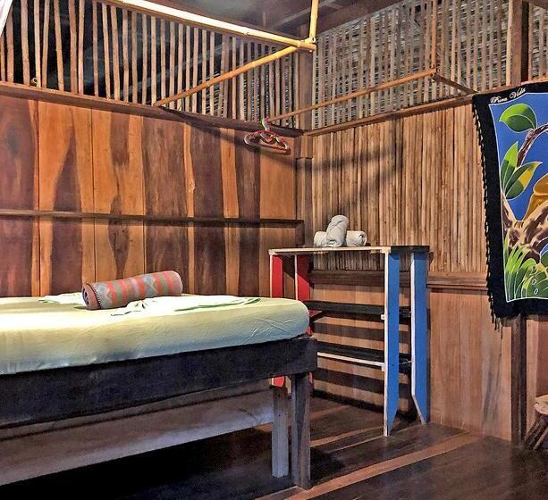 اتاق اکونومی, Cascada Verde Hostel