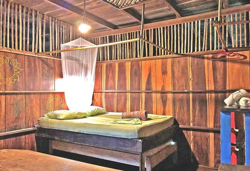 اتاق اکونومی, Cascada Verde Hostel