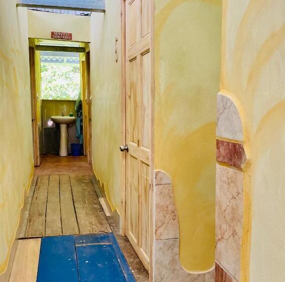 اتاق استاندارد با بالکن, Cascada Verde Hostel