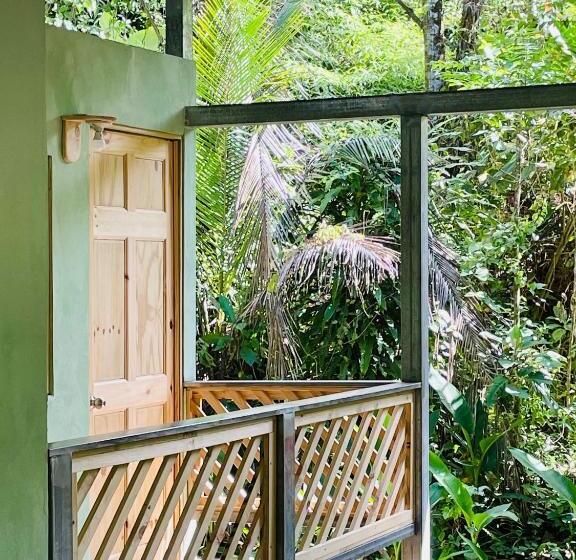 اتاق استاندارد با بالکن, Cascada Verde Hostel