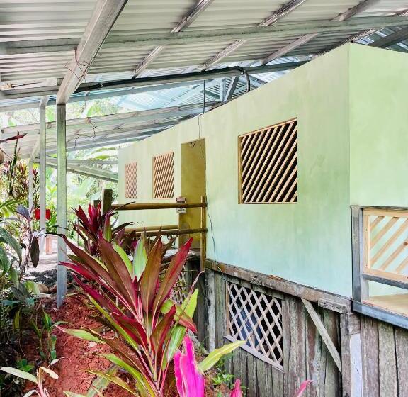 اتاق استاندارد با بالکن, Cascada Verde Hostel