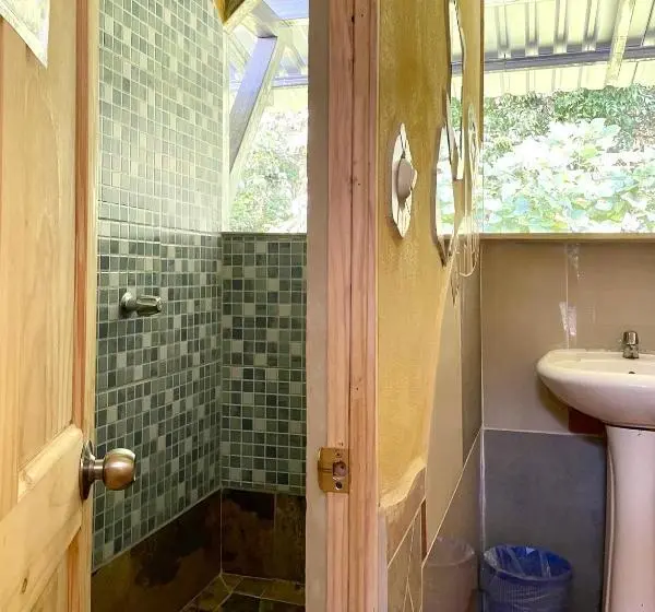バルコニー付きシングルスタンダードルーム, Cascada Verde Hostel