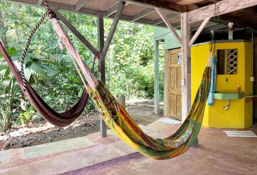 اتاق خانوادگی با سرویس بهداشتی مشترک, Cascada Verde Hostel