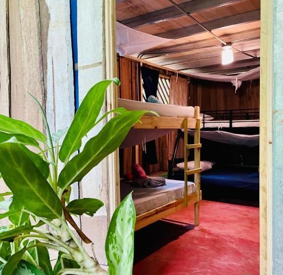 اتاق خانوادگی با سرویس بهداشتی مشترک, Cascada Verde Hostel