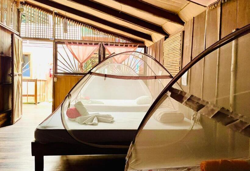 تختخواب در اتاق مشترک, Cascada Verde Hostel