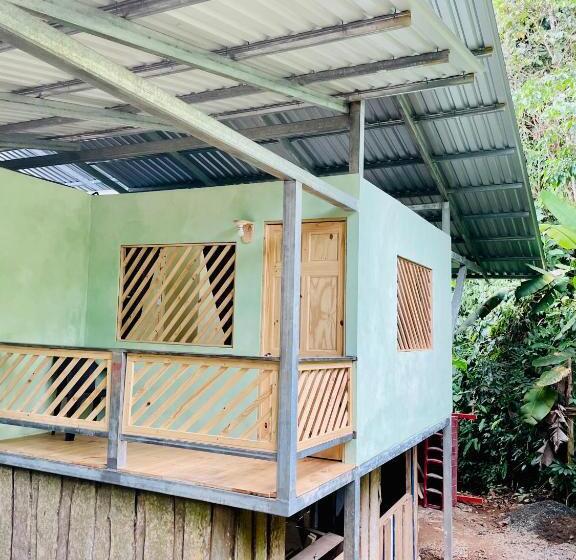 اتاق استاندارد با بالکن, Cascada Verde Hostel