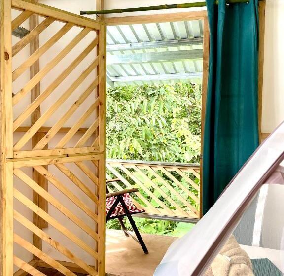 اتاق استاندارد با بالکن, Cascada Verde Hostel