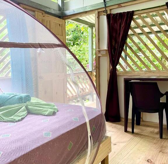 اتاق استاندارد با بالکن, Cascada Verde Hostel