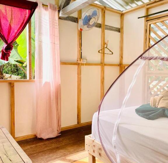 اتاق استاندارد با بالکن, Cascada Verde Hostel