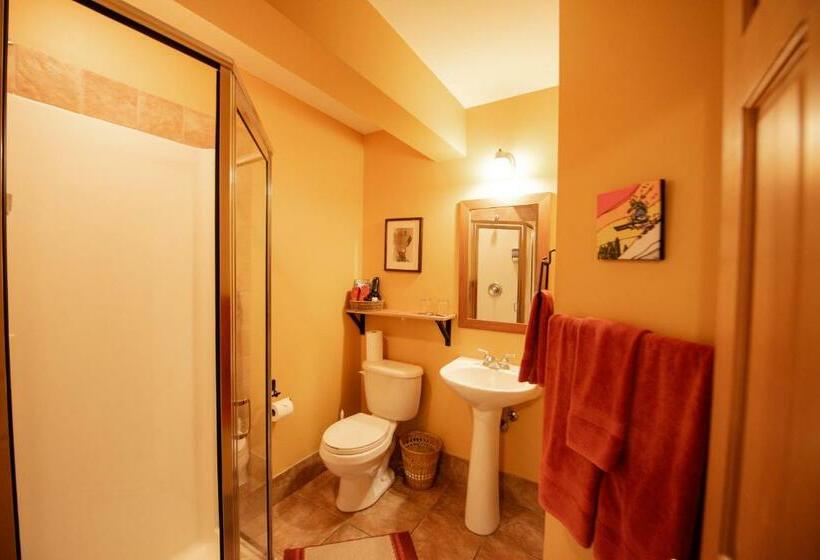 ３ベッドルームハウス, Auberge Kicking Horse Guest House