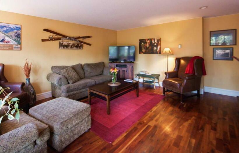 منزل 3 غرف نوم, Auberge Kicking Horse Guest House