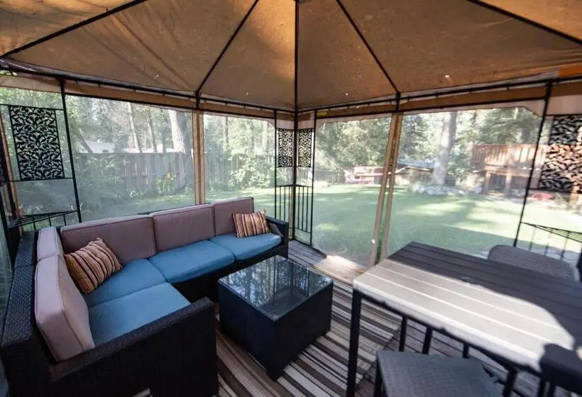 خانه 3 خوابه, Auberge Kicking Horse Guest House