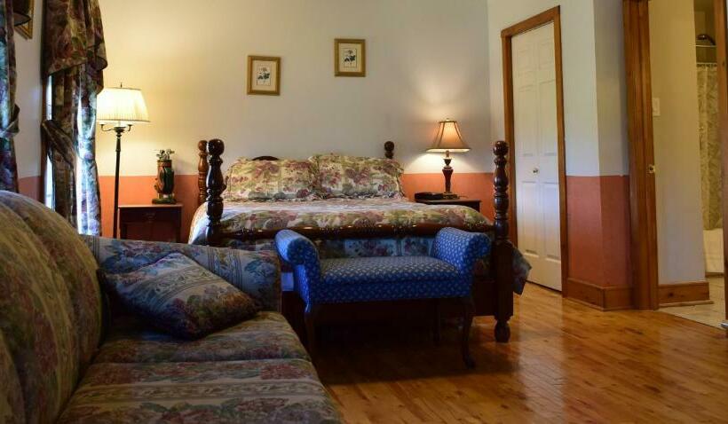 جناح, Auberge Wild Rose Inn