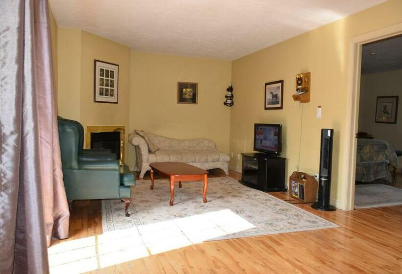 جناح مزود بجاكوزى, Auberge Wild Rose Inn