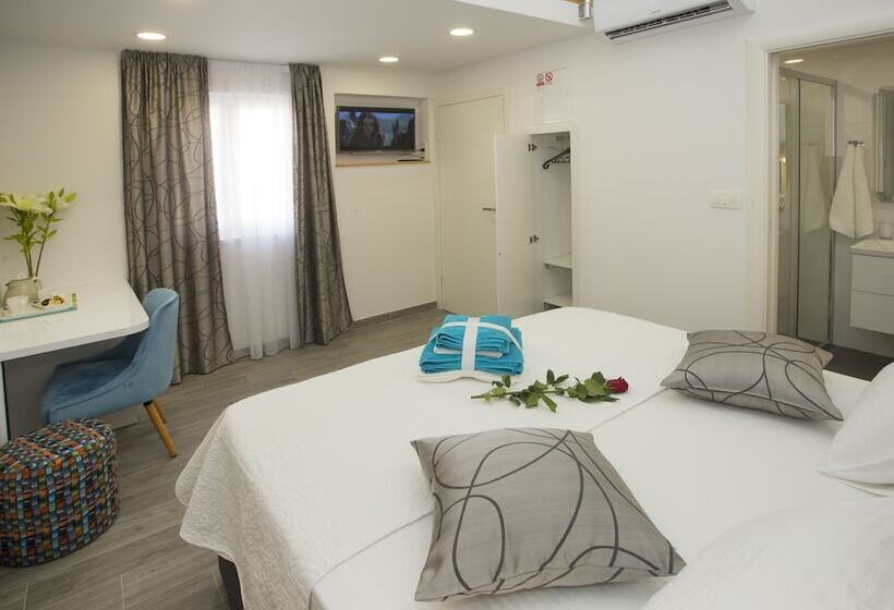 Кровать в Общей Комнате, Central Old Town Rooms