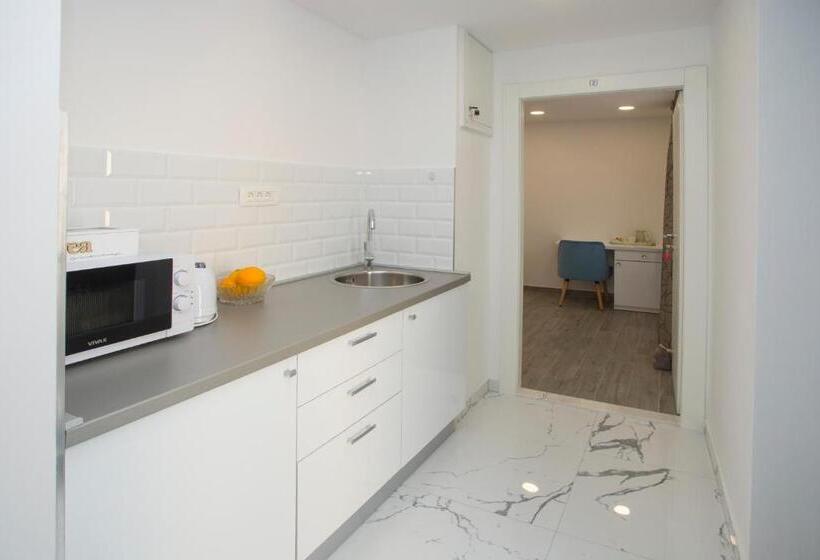 Кровать в Общей Комнате, Central Old Town Rooms