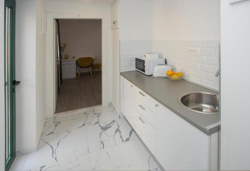 Кровать в Общей Комнате, Central Old Town Rooms