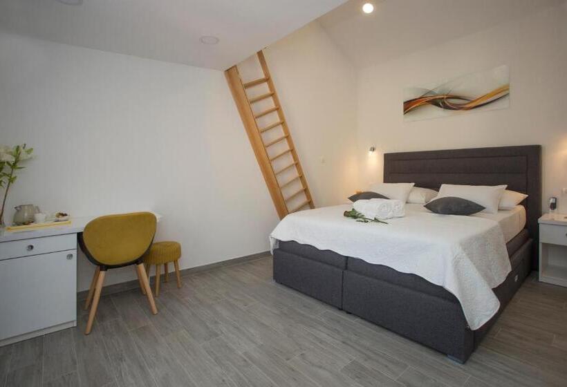 מיטה בחדר משותף, Central Old Town Rooms