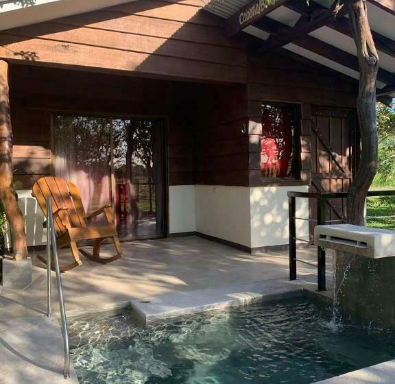 חדר סטנדרט עם טרסה, Colinas Del Miravalles Hotel & Hot Springs