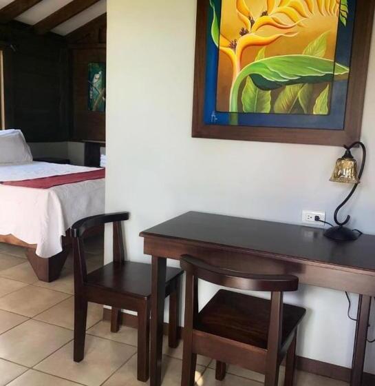 Номер Стандарт с Террасой, Colinas Del Miravalles Hotel & Hot Springs