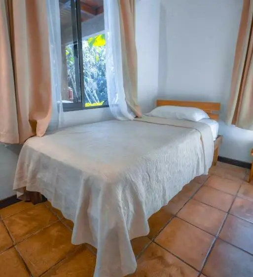 Standard Kolmen Hengen Huone, El Jardin