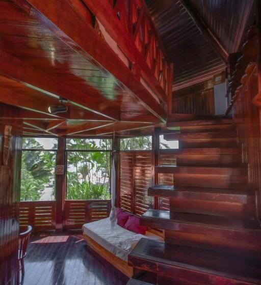 بانگلوی استاندارد, El Jardin