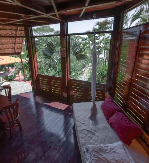 بانگلوی استاندارد, El Jardin