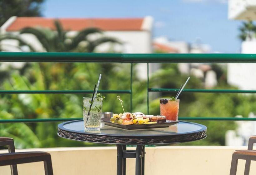 סטודיו סופריור, Helios Apartments