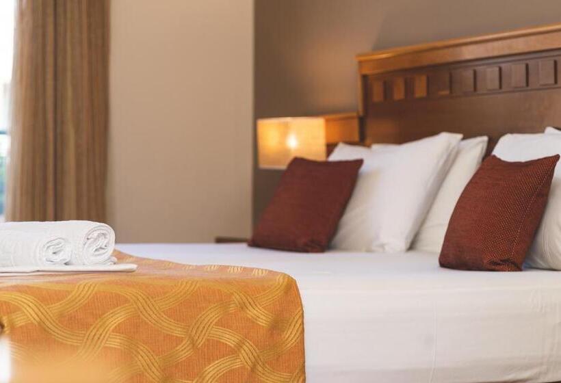 סטודיו סופריור, Helios Apartments