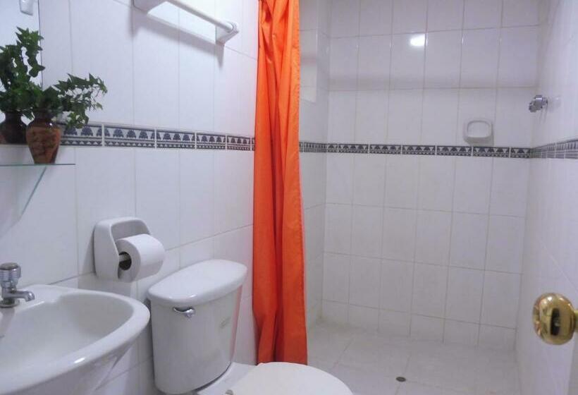 Pokój Klasyczny Czteroosobowy, Hostal Los Uros