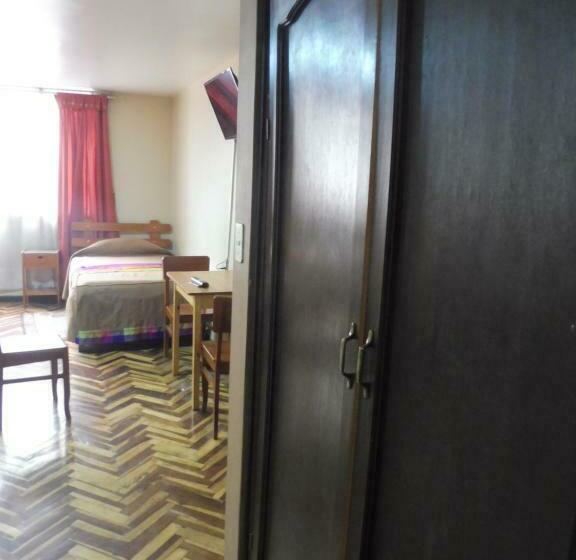 Pokój Klasyczny Czteroosobowy, Hostal Los Uros