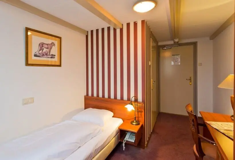 Chambre Standard Individuelle, Promenade