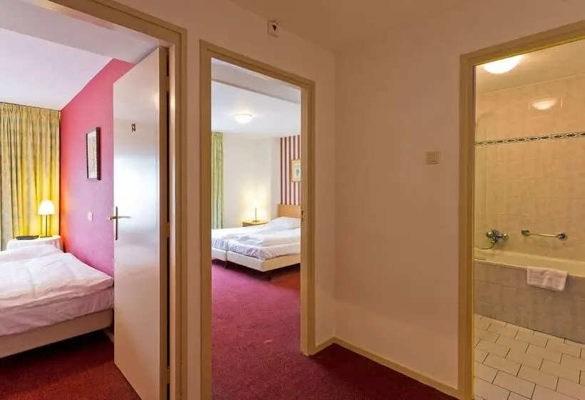 Chambre Quadruple Standard, Promenade