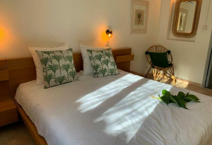 スタンダードスタジオ, Résidence Les Sources