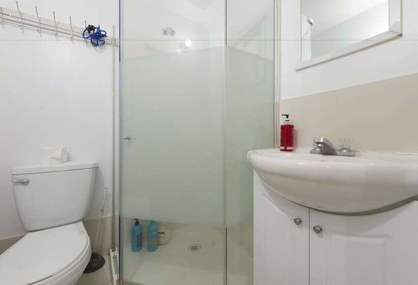 اتاق استاندارد سه نفره, University Apartment Campus Accommodation