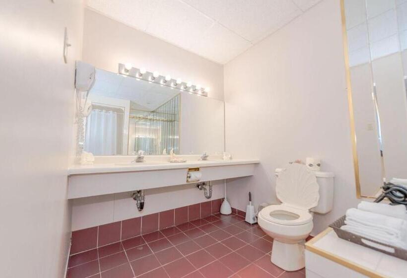 חדק דלוקס עם ג'קוזי, Niagara Parkway Court Motel