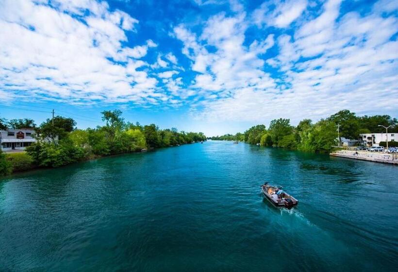 חדק דלוקס עם ג'קוזי, Niagara Parkway Court Motel