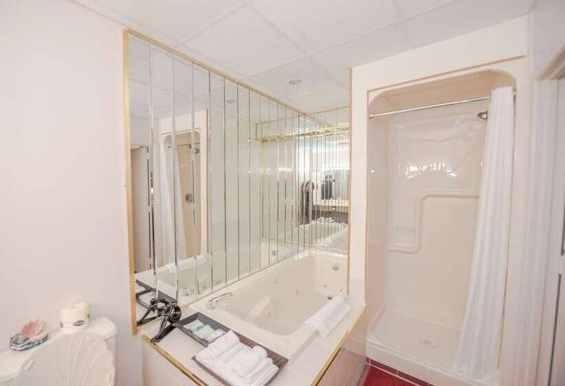 חדק דלוקס עם ג'קוזי, Niagara Parkway Court Motel