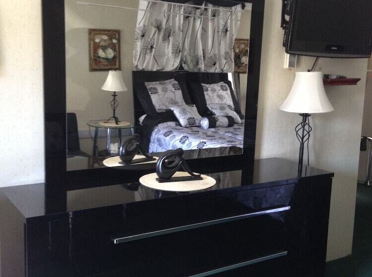 חדק דלוקס עם ג'קוזי, Niagara Parkway Court Motel