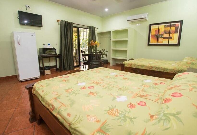 Четырехместный Номер Стандарт с Балконом, Oceanfront Hotel Verde Mar Direct Access To The Beach