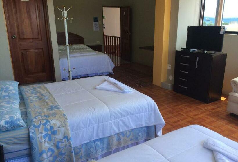 标准三人间, Los Algarrobos