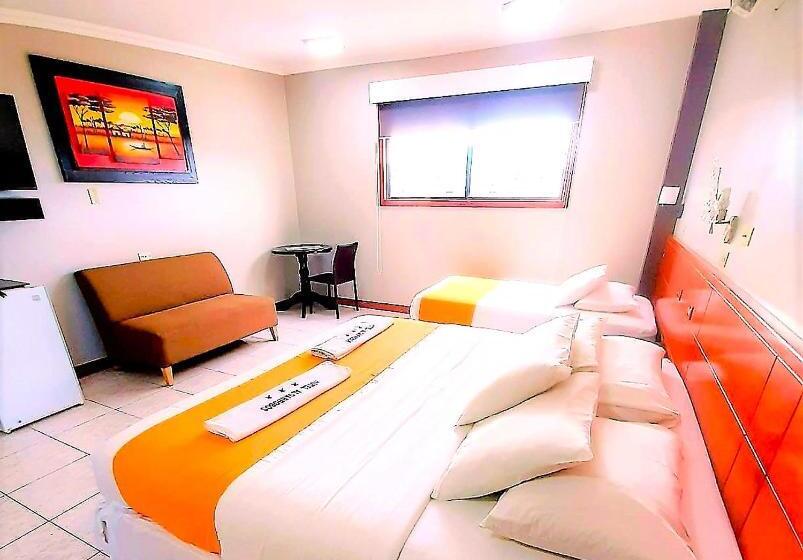 标准三人间, Los Algarrobos