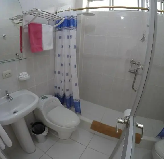 Standard Kolmen Hengen Huone Allasnäkymä, Stefany's Lodging