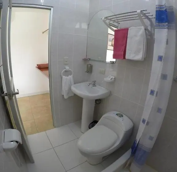Standard Kolmen Hengen Huone Allasnäkymä, Stefany's Lodging