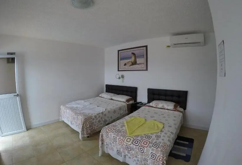 Standard Kolmen Hengen Huone Allasnäkymä, Stefany's Lodging