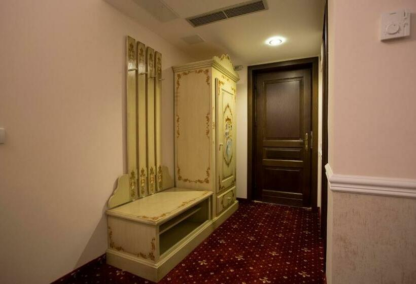 スーペリアトリプルルーム, Aviator Boutique