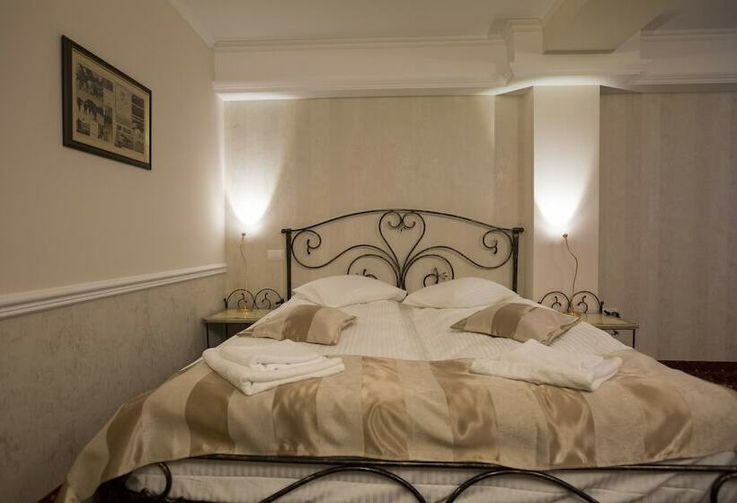 デラックスルーム, Aviator Boutique