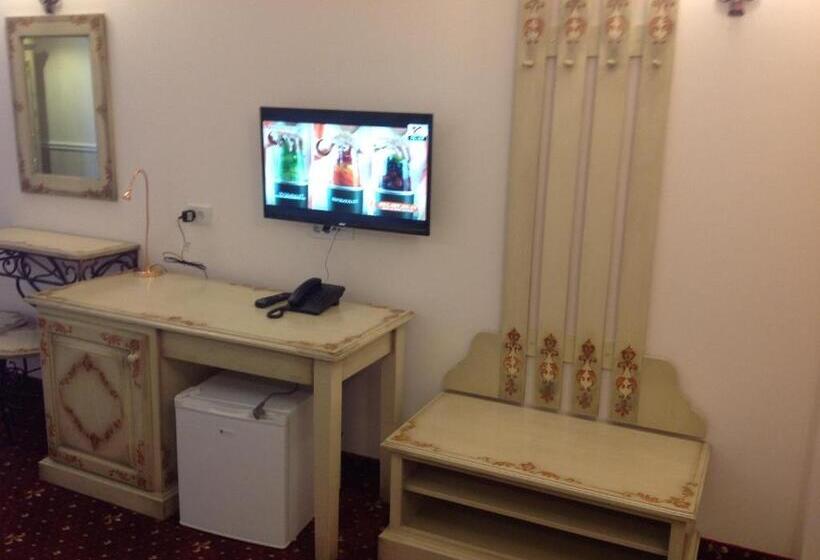 デラックスルーム, Aviator Boutique